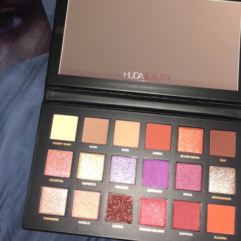 Huda beauty desert dusk